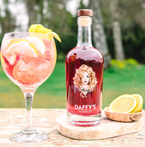 Daffy's Mulberry Gin - The finest copper pot single batch distilled Gin - 0,5 Liter